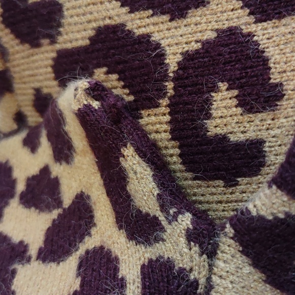 NWT Ann Taylor Size Small Animal Print Two Button Front Closure Sweater - Picture 13 of 13